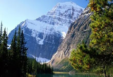 开云体育-火星撞地球！世界杯巅峰夜：巴萨神锋破茧，皇马铁卫折戟，诺坎普上演史诗逆转