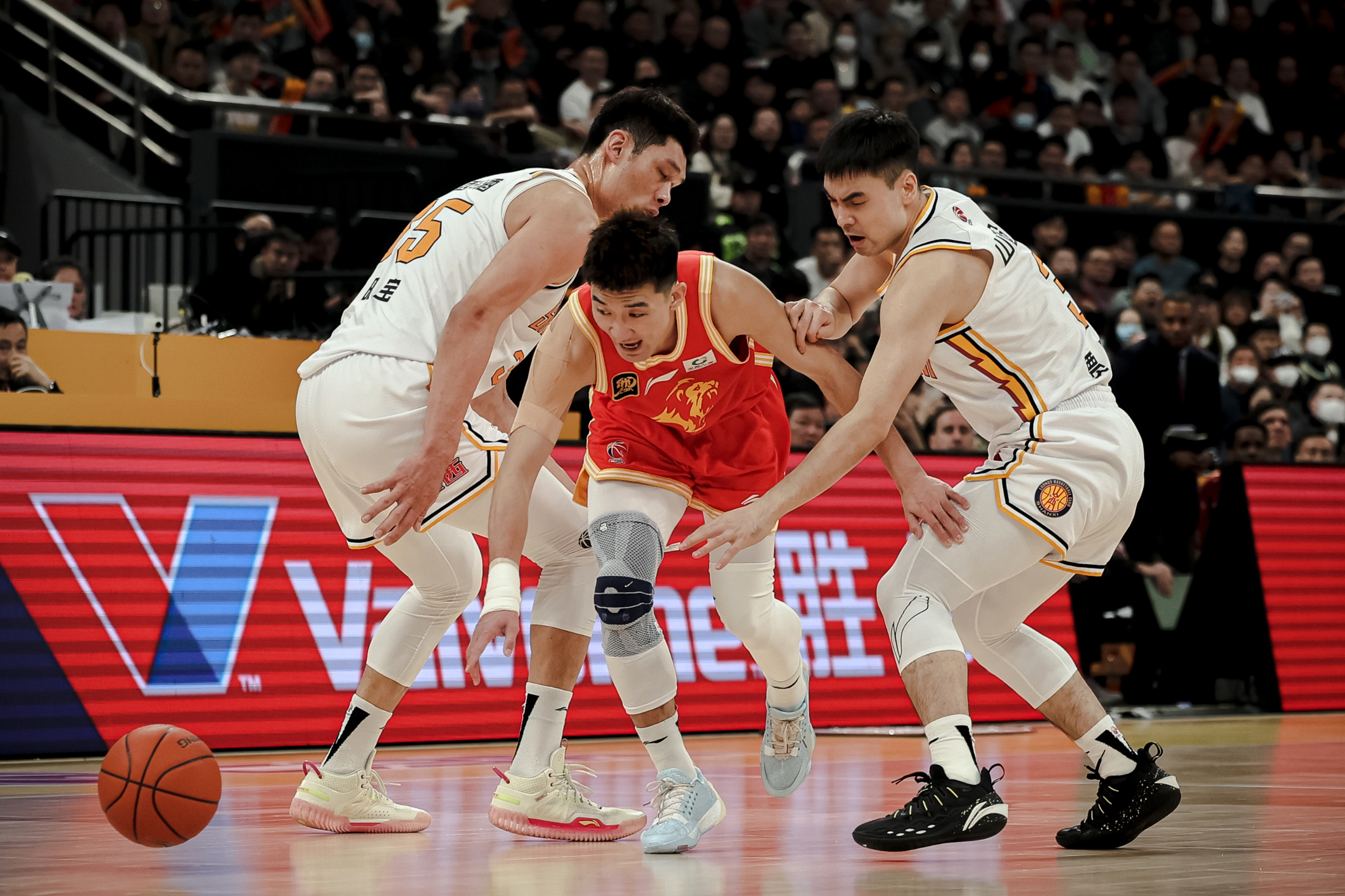 开云体育入口-山东男篮击败云南红河队，赢得了比赛